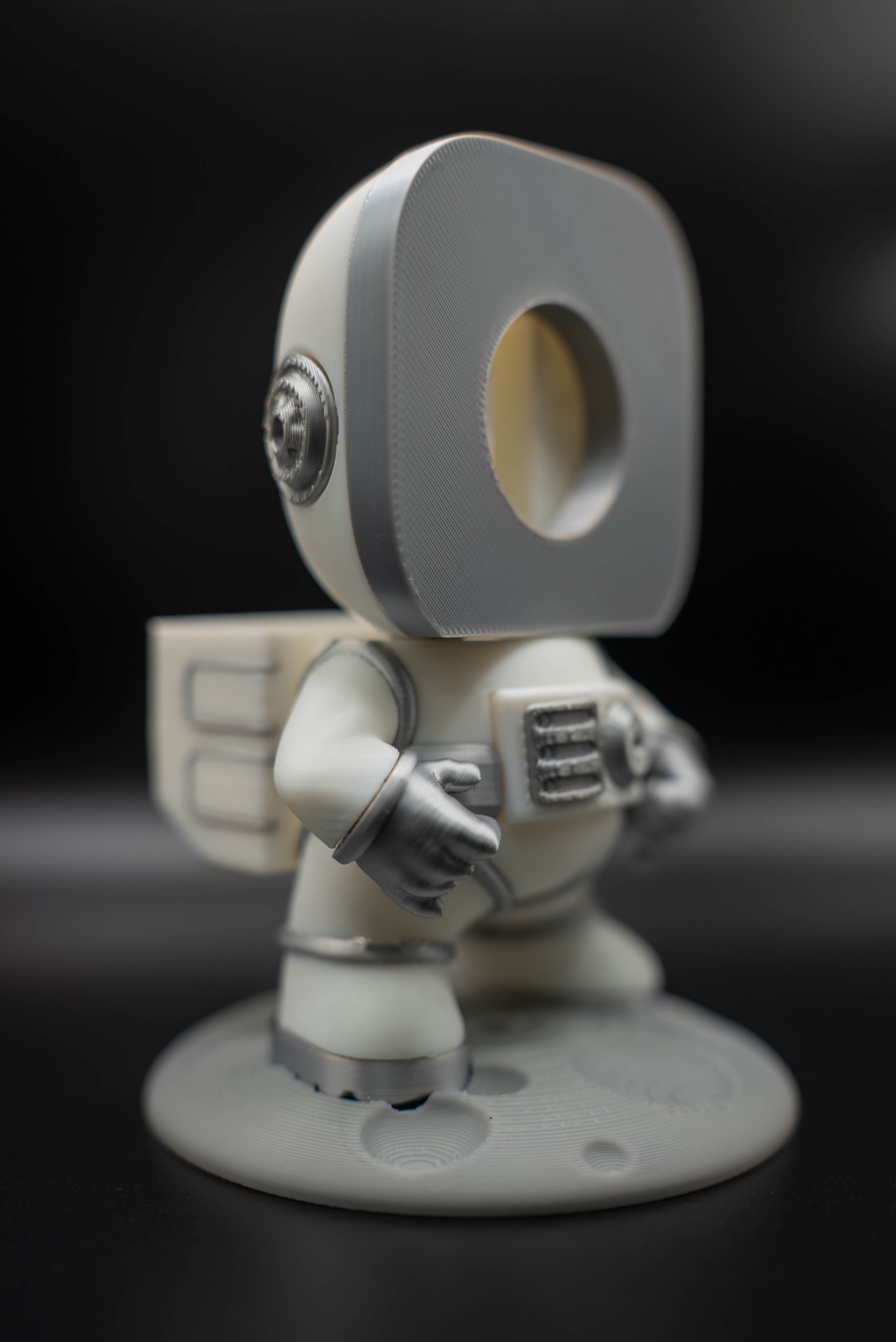 Astronaut charger image 4